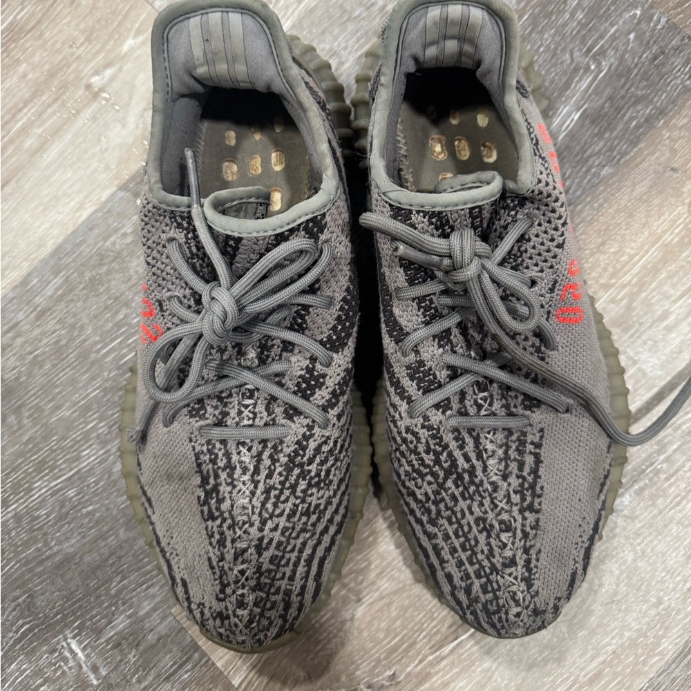 Grey yeezys - no insoles